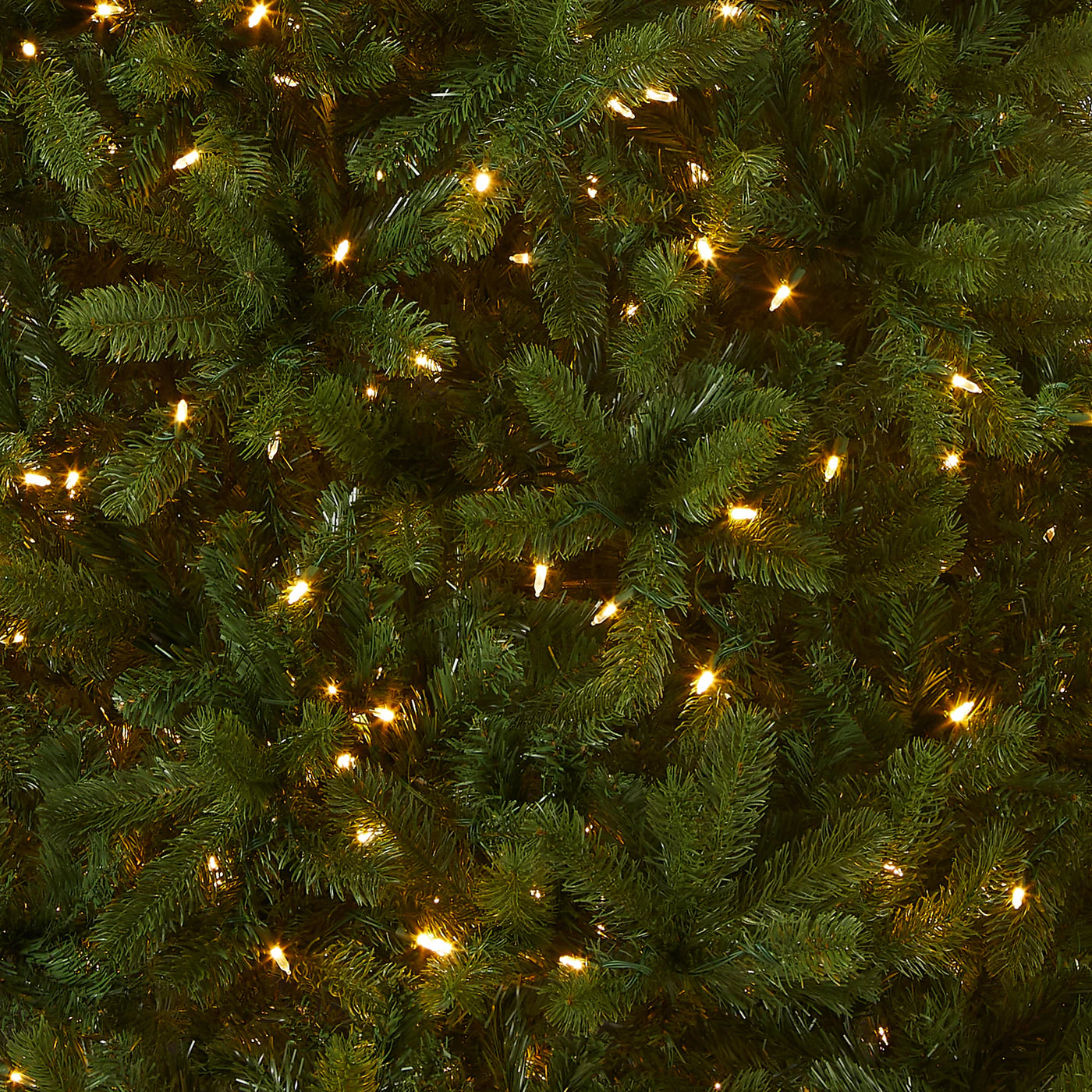 Árvore de Natal Northern Fir Deluxe com Luzes LED Embutidas, Galhos Articulados e Suporte Metálico