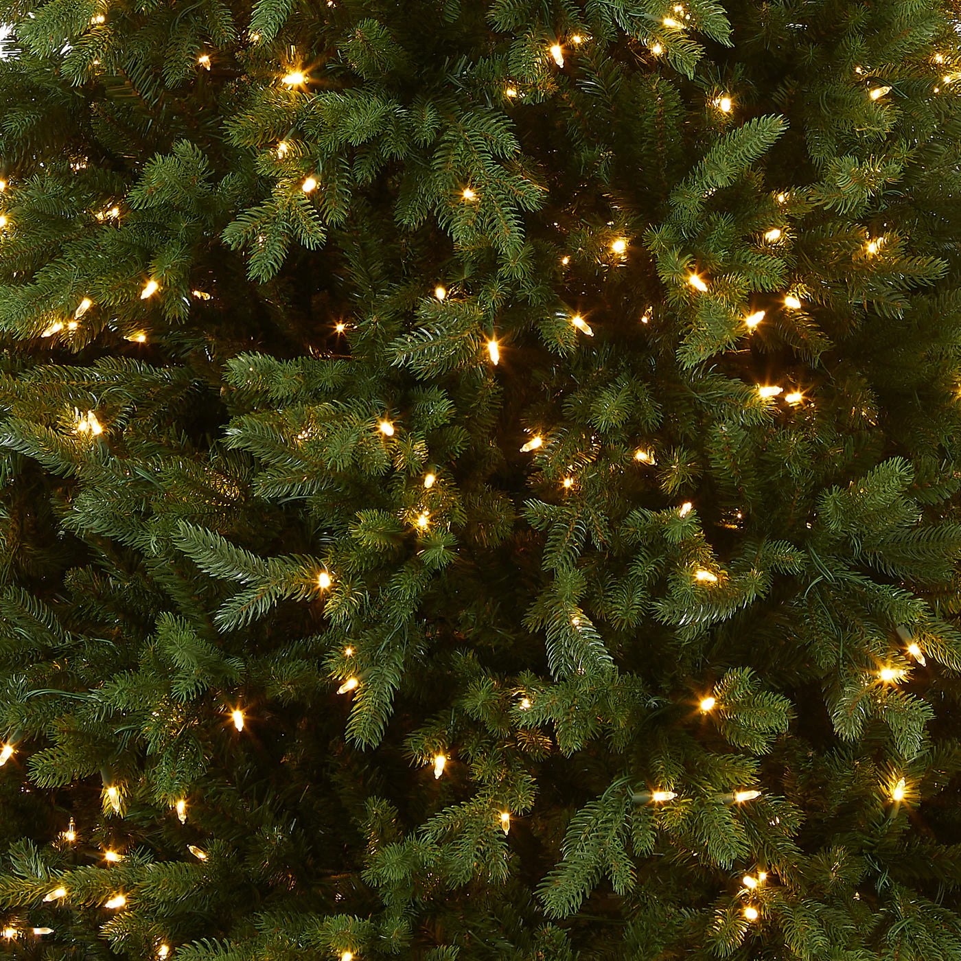 Árvore de Natal Verona Slim com Galhos Articulados, Suporte Metálico e Micro LEDs Embutidos