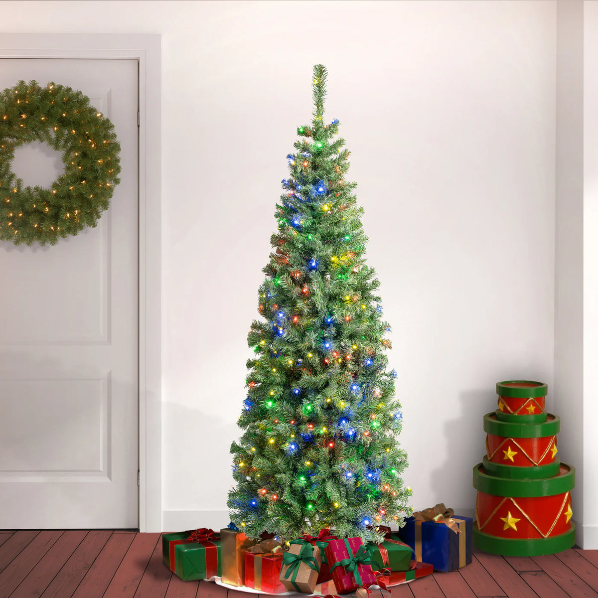 Árvore de Natal Alpine Slim com Galhos Articulados, Suporte Metálico e Micro LEDs Embutidos
