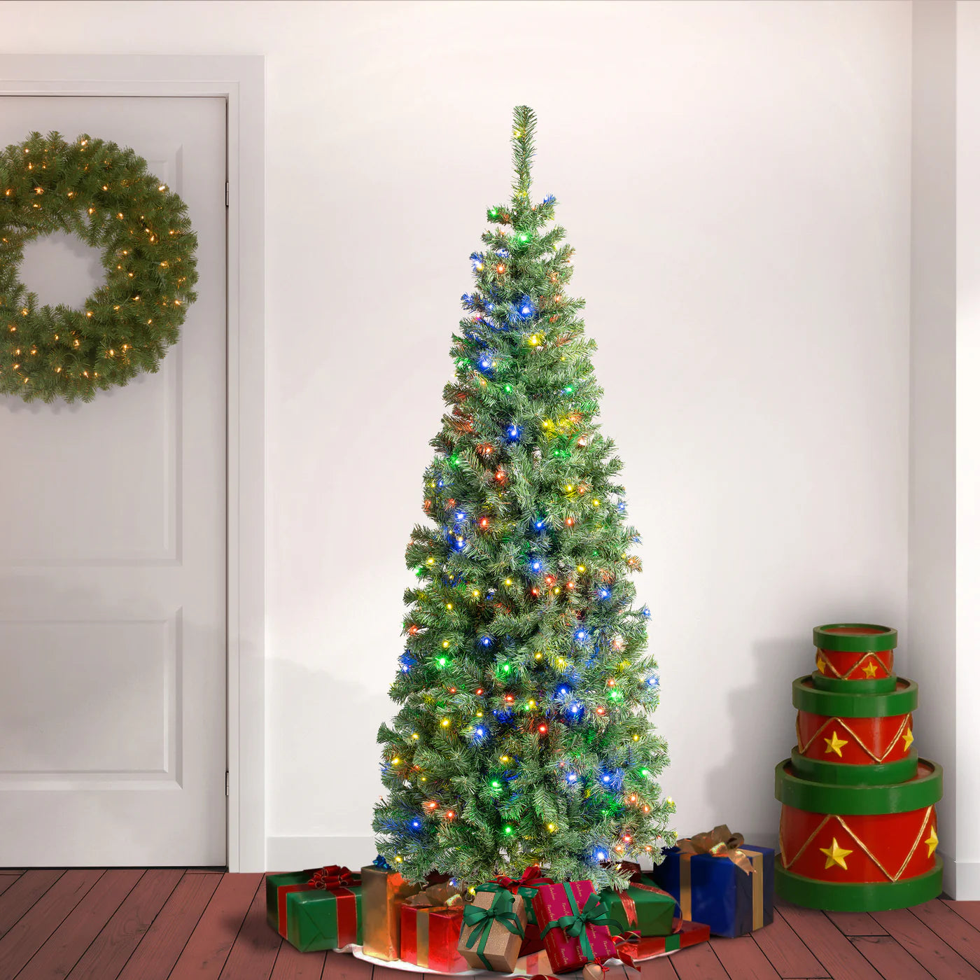Árvore de Natal Alpine Slim com Galhos Articulados, Suporte Metálico e Micro LEDs Embutidos