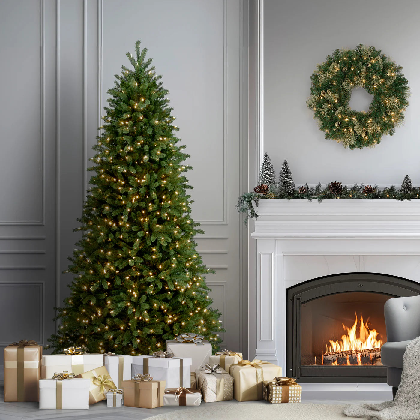 Árvore de Natal Highland Pine com Galhos Articulados, Suporte Metálico e Micro LEDs Embutidos