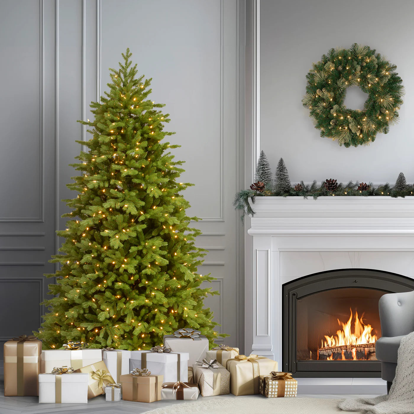 Árvore de Natal Verona Slim com Galhos Articulados, Suporte Metálico e Micro LEDs Embutidos