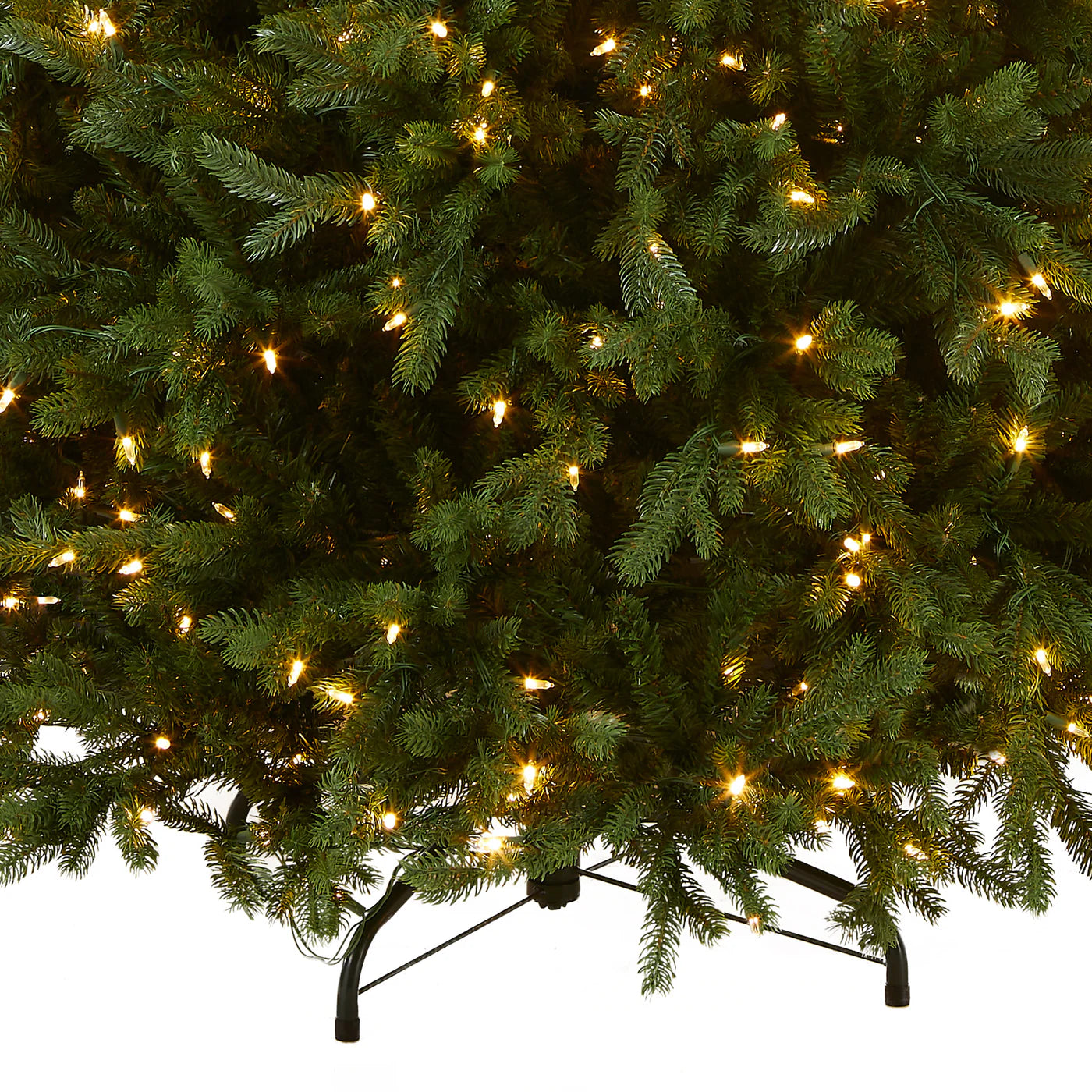Árvore de Natal Verona Slim com Galhos Articulados, Suporte Metálico e Micro LEDs Embutidos